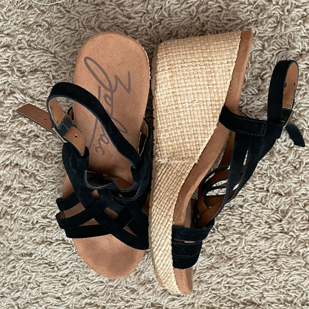 selling high wedge sandals size 8.5! brand is zodiac.